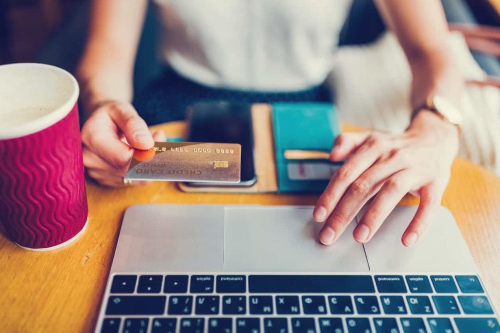 using ecommerce to make online purchase